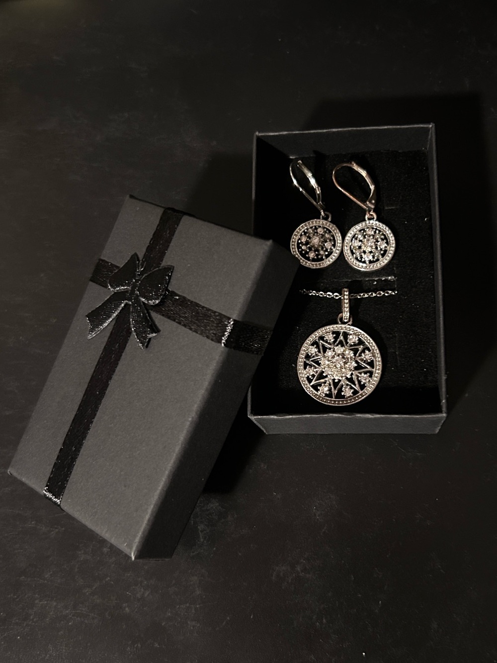 AVON Vintage Starburst Snowflake Crystal Jewelry Set w/ Box